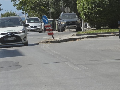 στραβή ταμπέλα  Καθηγητού Ρωσσίδου
