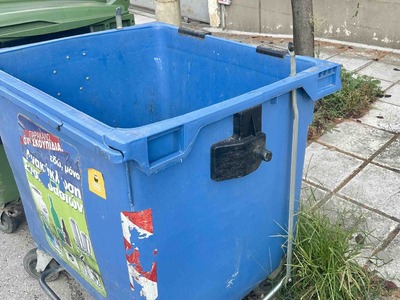 Κατεστραμμένος κάδος ανακύκλωσης  Αλκυώνος