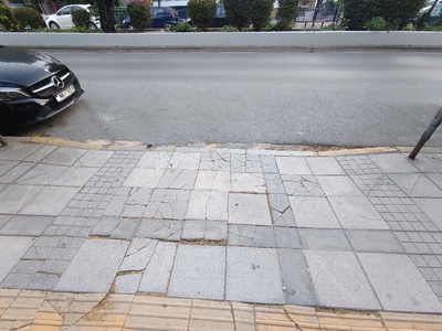Αντικατασταση σπασμενα πλακακια  Πόντου