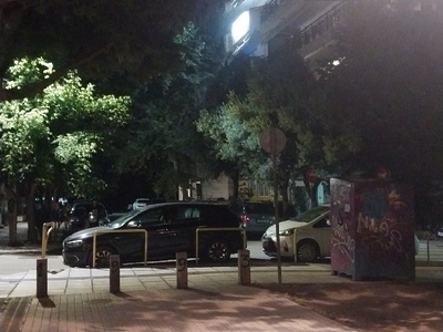 Φωτεινή διαφημιστική επιγραφή σε όροφο πολυκατοικίας  	Ανατολικής Θράκης 14