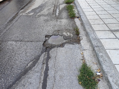 Επικίνδυνη λακουβα οδοστρωματος  	Νικολάου Ζορμπά