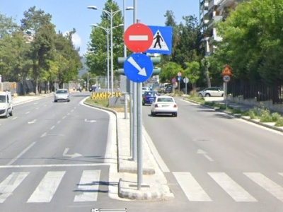 να ισιωσει η ταμπέλα Μητροπολίτου Γρηγορίου Κυδωνιών 20
