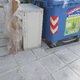 Ογκωδη αντικειμενα στο πεζοδρομιο   Εθνικής Αντιστάσεως