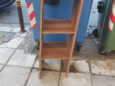 Ογκωδη στο πεζοδρομιο  Αιγαίου