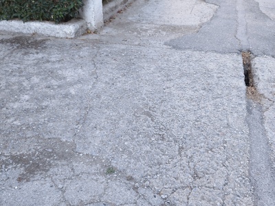 ασφαλτικα _υποχωρηση οδοστρωματος   προέκταση της Ποντου  169β