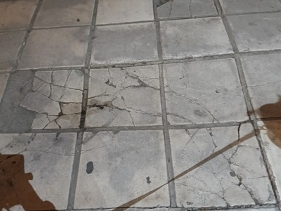 πεζοδρόμιο σπασμενο Εθνικής Αντιστάσεως 29