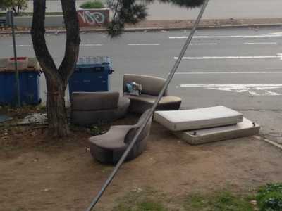 Παρατημένα έπιπλα