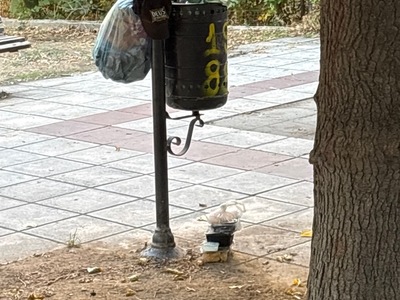 Σκουπίδια στο παρκο  Ιεροσολύμων