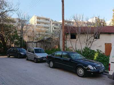 Κίνδυνος κατάρευσης παλιού οικίματος και απομάκρυνση μπαζών.