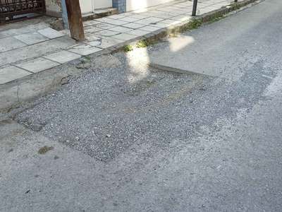Λακουβα πλησίον Δημαρχείου