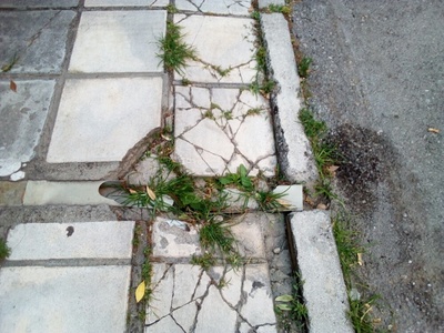 Σπασμενα πλακακια