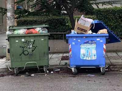 Μεγάλο πρόβλημα με μόνιμα υπερχειλισμένους κάδους απορριμμάτων επί της Αλκυώνος.
