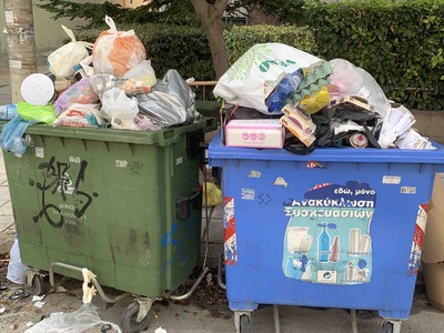 Μεγάλο πρόβλημα με μόνιμα υπερχειλισμένους κάδους απορριμμάτων επί της Αλκυώνος.
