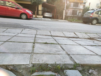 Κατεστραμμένο πεζοδρομιο