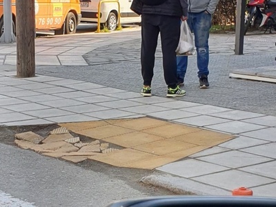 Κατεστραμμένη ράμπα ΑΜΕΑ