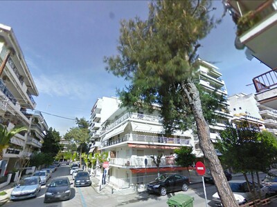Επείγον επικίνδυνο σάπιο ψηλό πεύκο