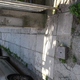 Τουβλο που καπακωνει τρυπα επικινδυνο για τους πεζους