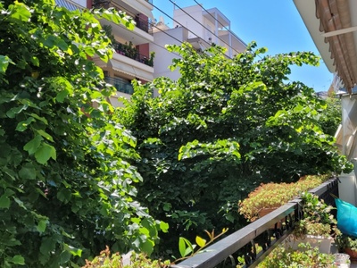 Μεσα στο σπιτι μπηκαν 