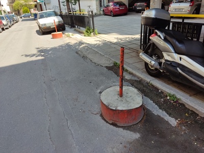 Τσιμέντα στην άσφαλτο