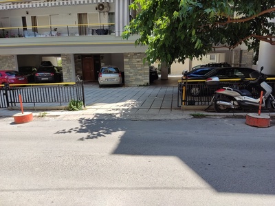 Τσιμέντα στην άσφαλτο