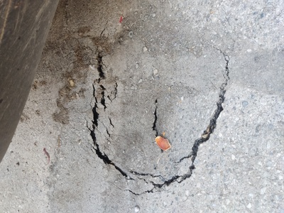 Καταρρέει οδόστρωμα sos