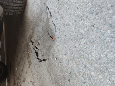 Καταρρέει οδόστρωμα sos