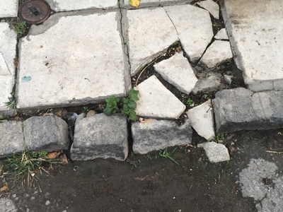 Σπασμένα πλακάκια