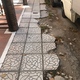 Σπασμενες πλακες πεζοδρομιου