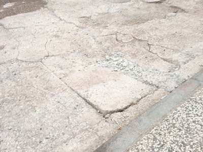 Καθίζηση οδοστρώματος, κίνδυνος κατάρρευσης! 