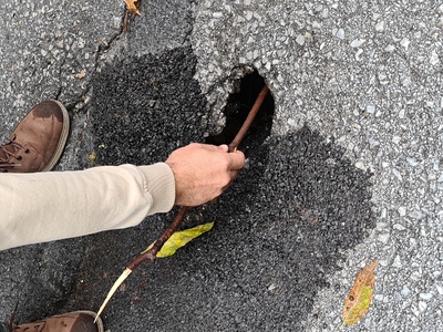 Επείγον τεράστια σε βάθος λακκούβα!