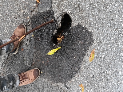 Επείγον τεράστια σε βάθος λακκούβα!