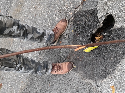 Επείγον τεράστια σε βάθος λακκούβα!