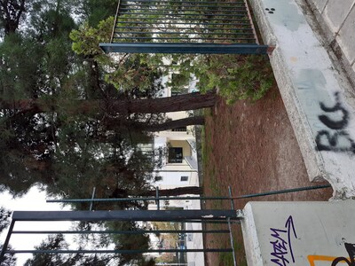 Φθορές σε είσοδο Δημοτικού Σχολείου