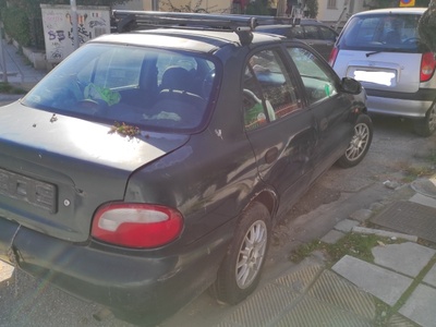 Αυτοκίνητο πανω σε ράμπα ΑΜΕΑ