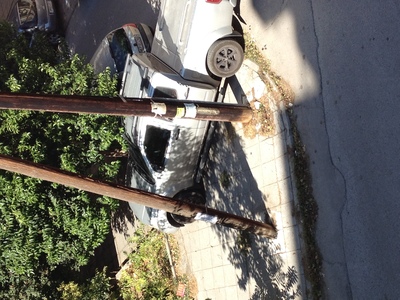 Μόνιμη στάθμευση το πεζοδρόμιο