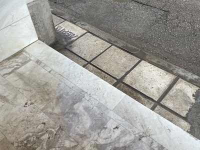 Λακουβες στο οδοστρωμα