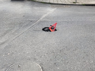 Τρύπα στο οδοστρωμα