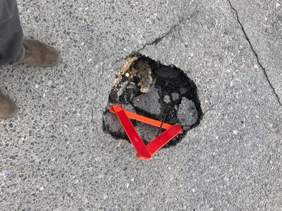 Τρύπα στο οδοστρωμα