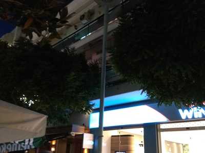 Σβηστή κολώνα στον πεζόδρομο