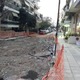 Κλείσιμο του πάρκινγκ της πολυκατοικίας. Εγκατάλειψη χωματουργικών εργασιών και πεζοδρόμησης επί της οδού εδώ και 1 μήνα.