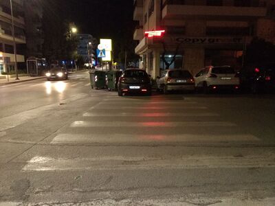 ΚΑΔΟΙ & ΑΥΤΟΚΙΝΗΤΑ ΠΑΝΩ ΣΕ ΔΙΑΒΑΣΗ ΠΕΖΩΝ