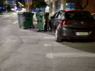 ΚΑΔΟΙ & ΑΥΤΟΚΙΝΗΤΑ ΠΑΝΩ ΣΕ ΔΙΑΒΑΣΗ ΠΕΖΩΝ