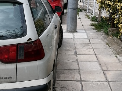 Προσβασιμότητα - κατάληψη πεζοδρομίων 