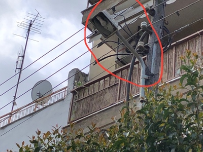 Καμένη λάμπα σε Στύλο της Δ.Ε.Η.