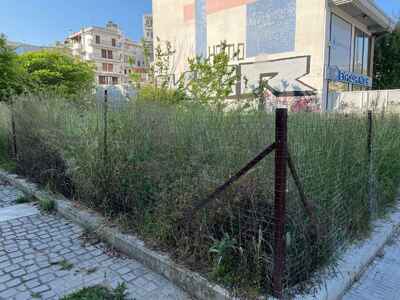 Καθαρισμός οικοπέδου απέναντι από το 22ο Νηπιαγωγείο Καλαμαριάς