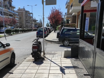 Εγκαταλελειμμένο μηχανάκι