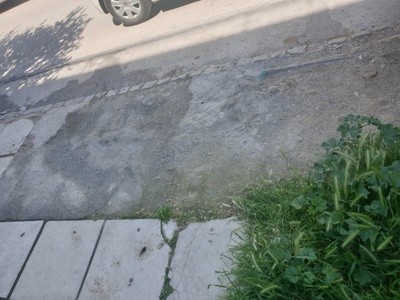 Κρασπεδο και πεζοδρόμιο επι της οδού Ύδρας 