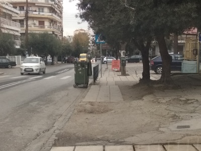 Δεν υπάρχει πεζοδρόμιο