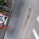 Λακούβα σε κεντρικό δρόμο